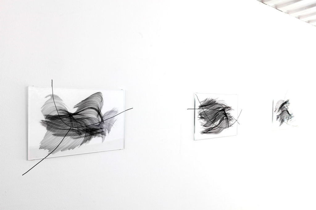 ANGÈLE GUERRE, impressions sur plexiglas, vernis miroir, adhésif, dimensions variables, 2019