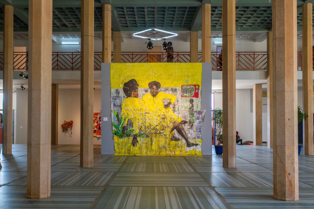 KALOKI NYAMAI, Kumavau Nginya Vaa (From There to Here), acrylique et mixed media sur toile, 484x390cm, 2022